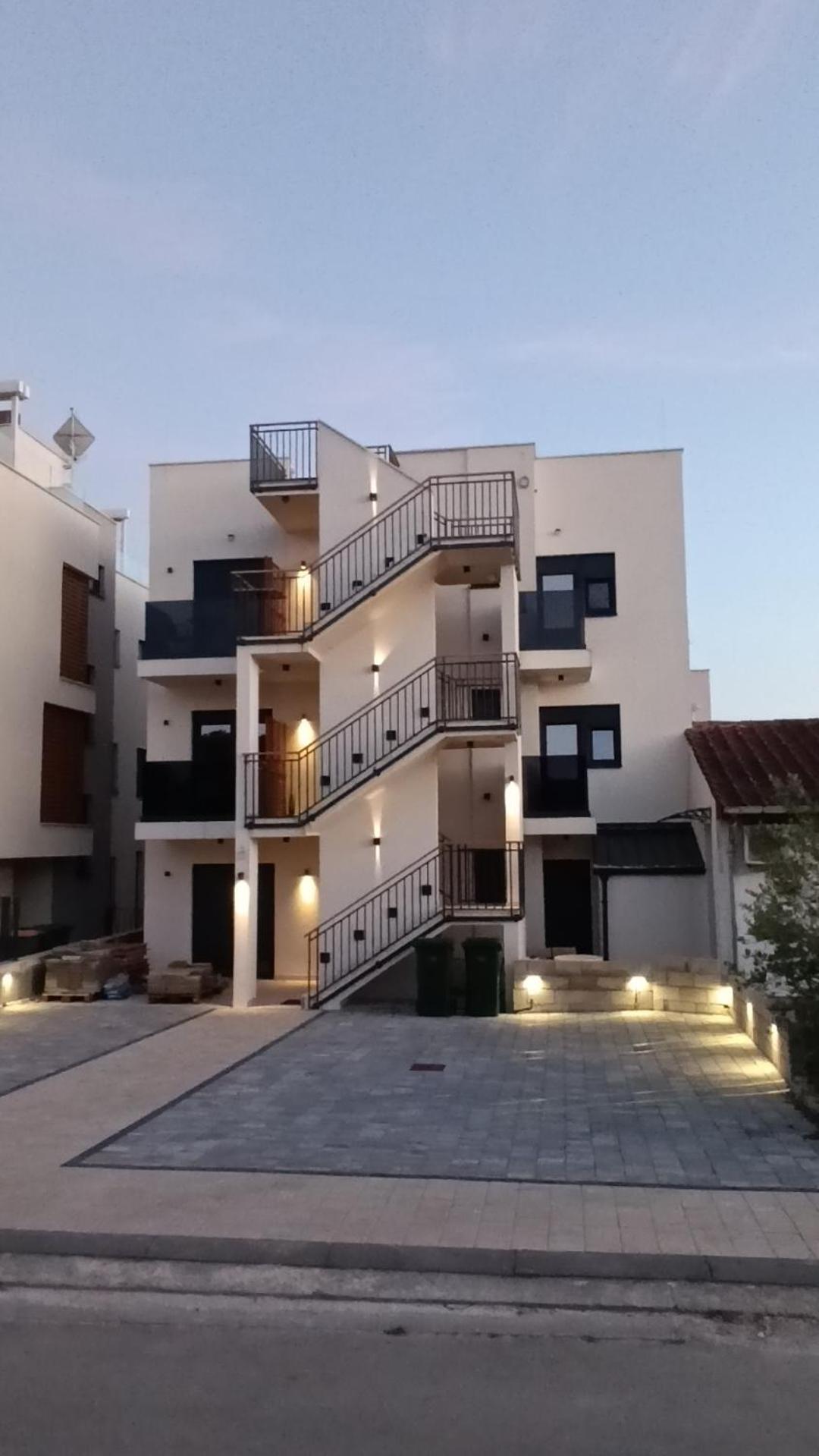 M&M Luxury Apartments Petrcane Εξωτερικό φωτογραφία